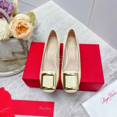 Roger Vivier flat shoes